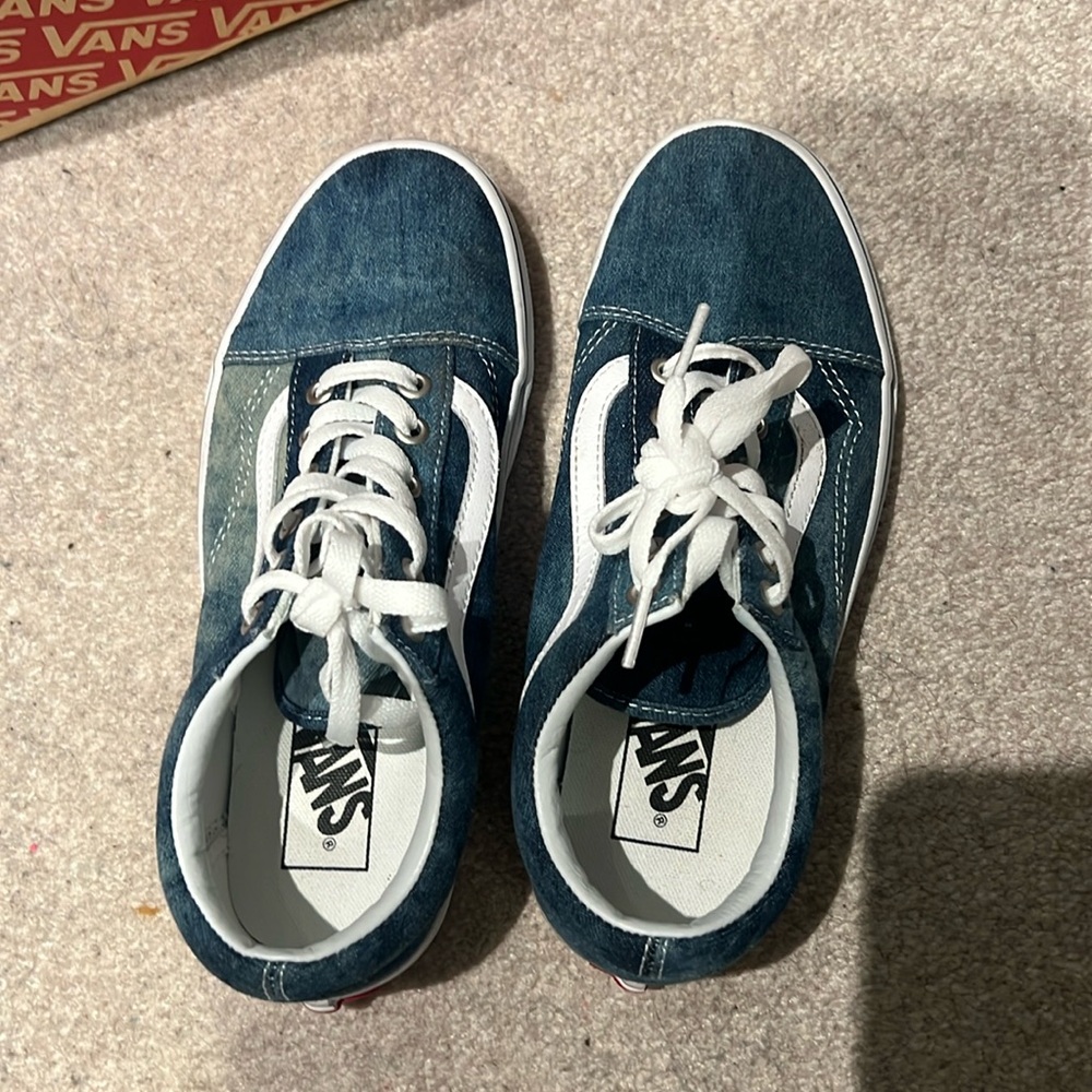 Woman’s Jean Vans sneaker like new